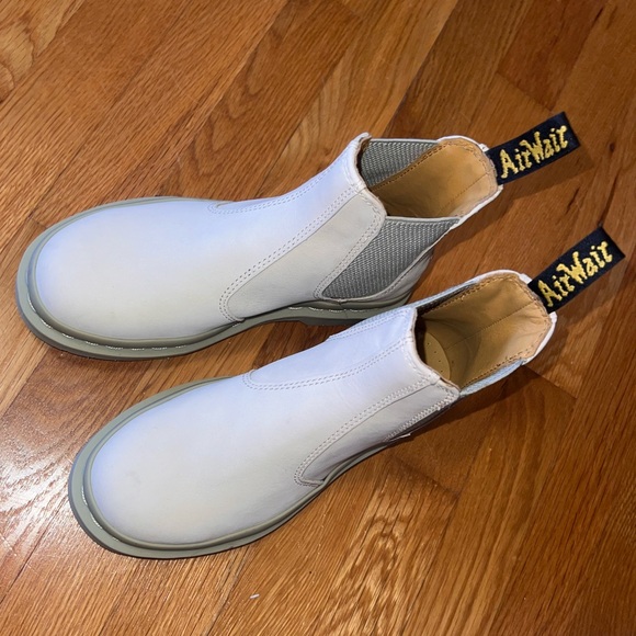 Dr Marten Chelsea boot - Picture 2 of 9